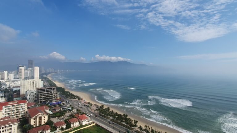 Family travelling in Da Nang, Vietnam with kids
