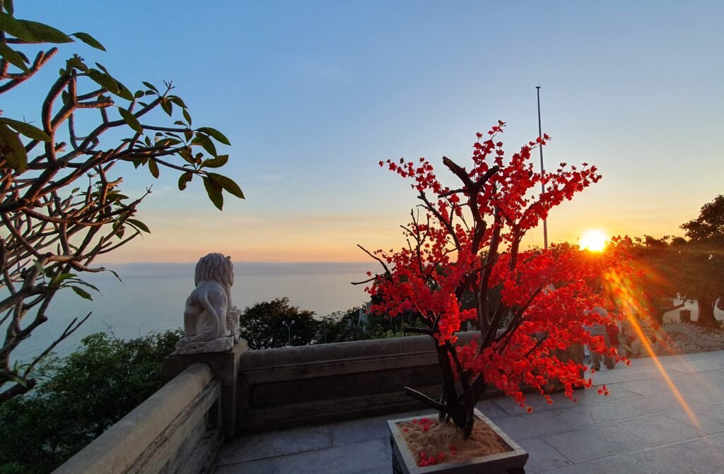 Visit Lady Buddha and Linh Ung Pagoda in Da Nang with kids 3