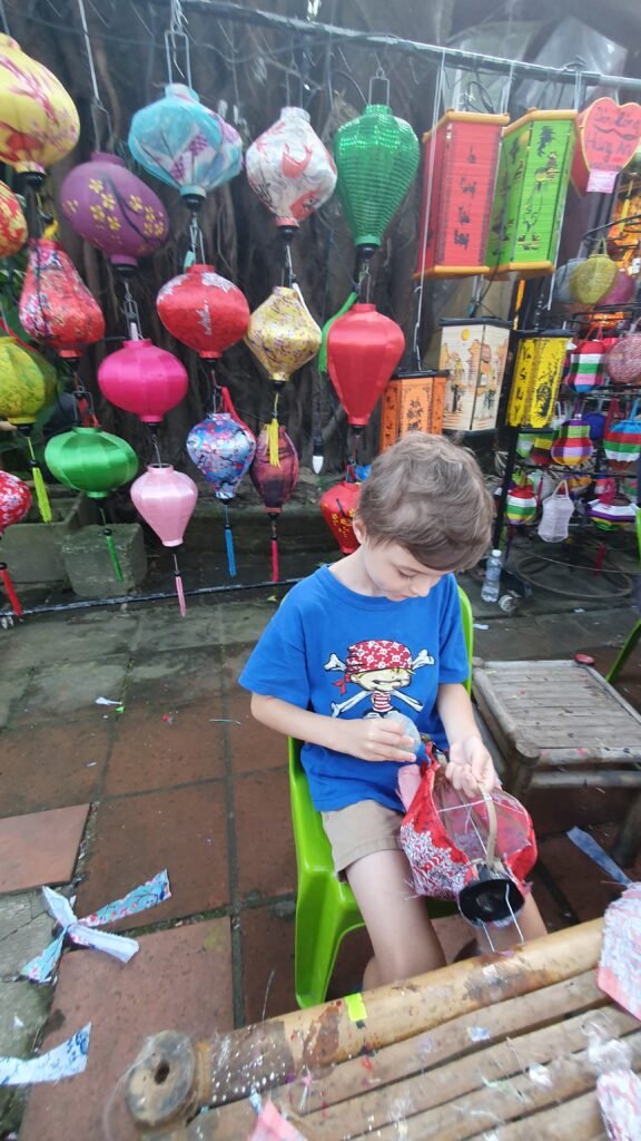 Make your own Vietnamese lantern in Da Nang with kids