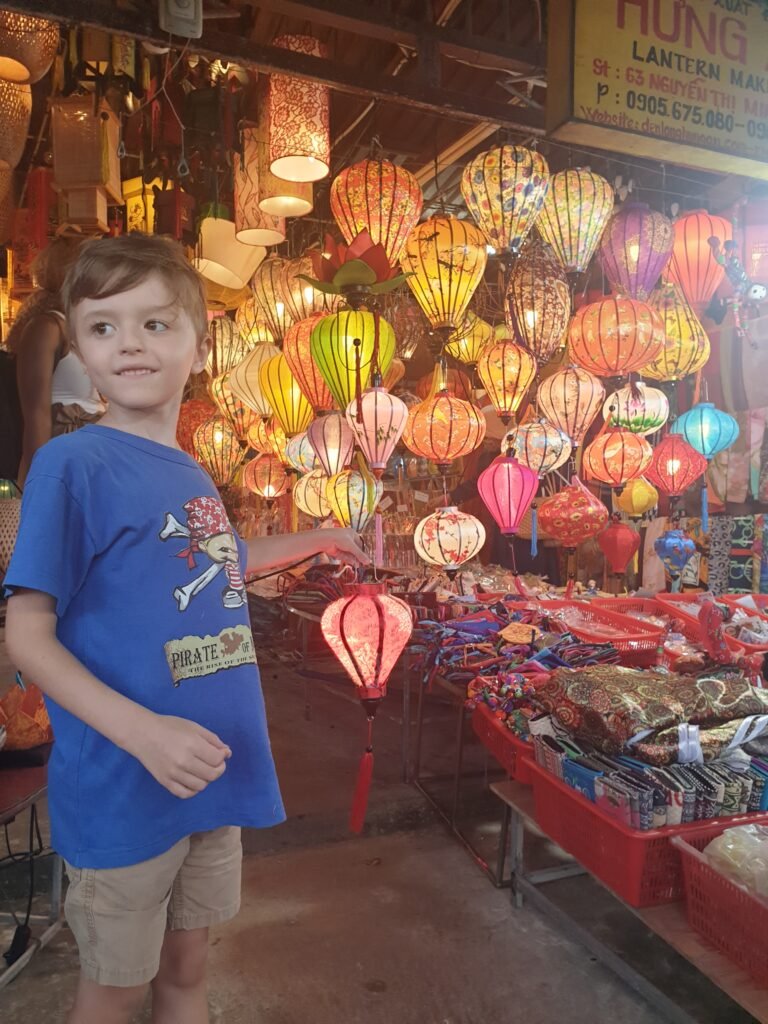 Make your own Vietnamese lantern in Da Nang with kids 3
