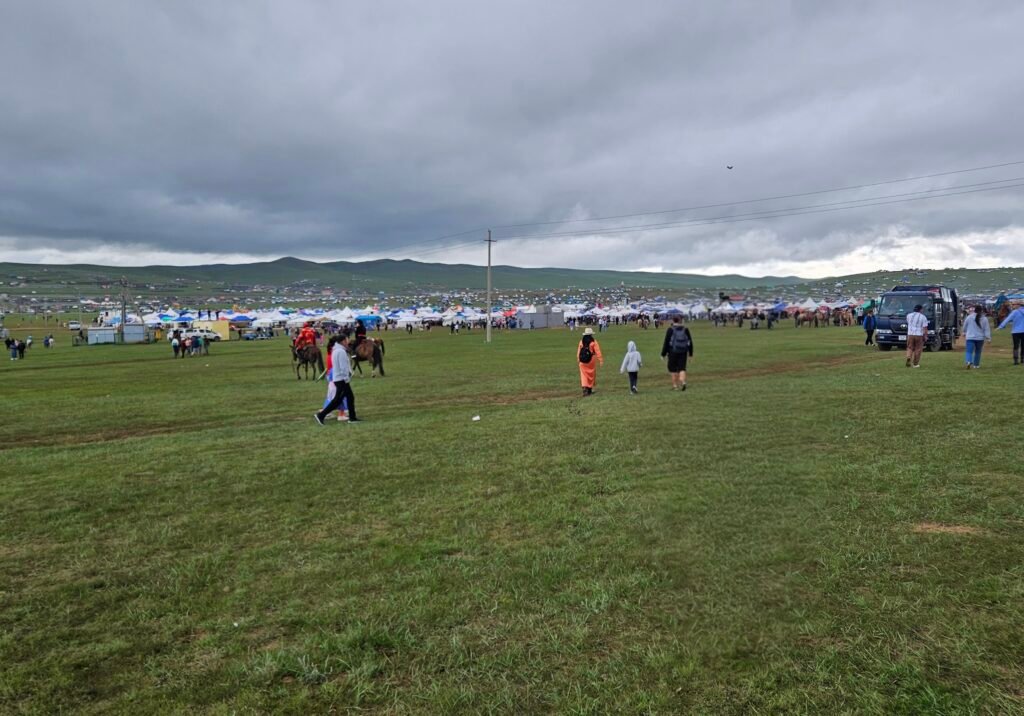 Waiting for the horse race finish at Khui Doloon Khudag