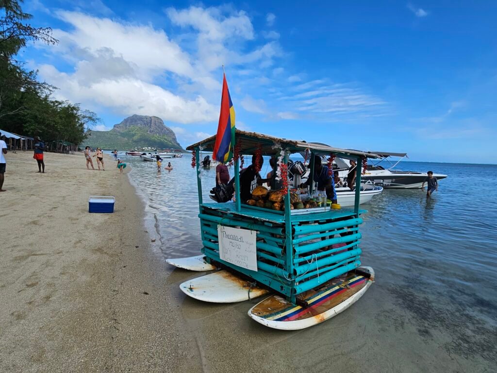 Shallow lagoon at Île aux Bénitiers, Mauritius