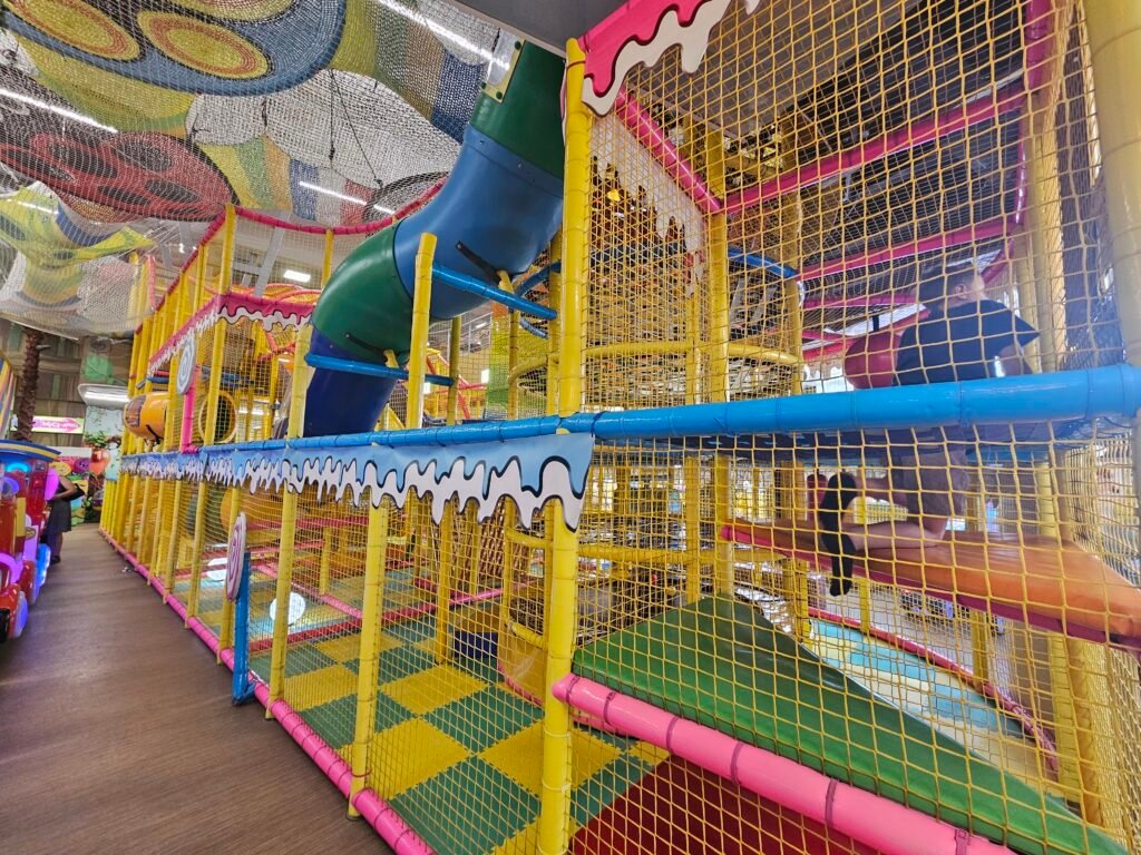 Indoor play area at Wonderland Atrium in Chișinău