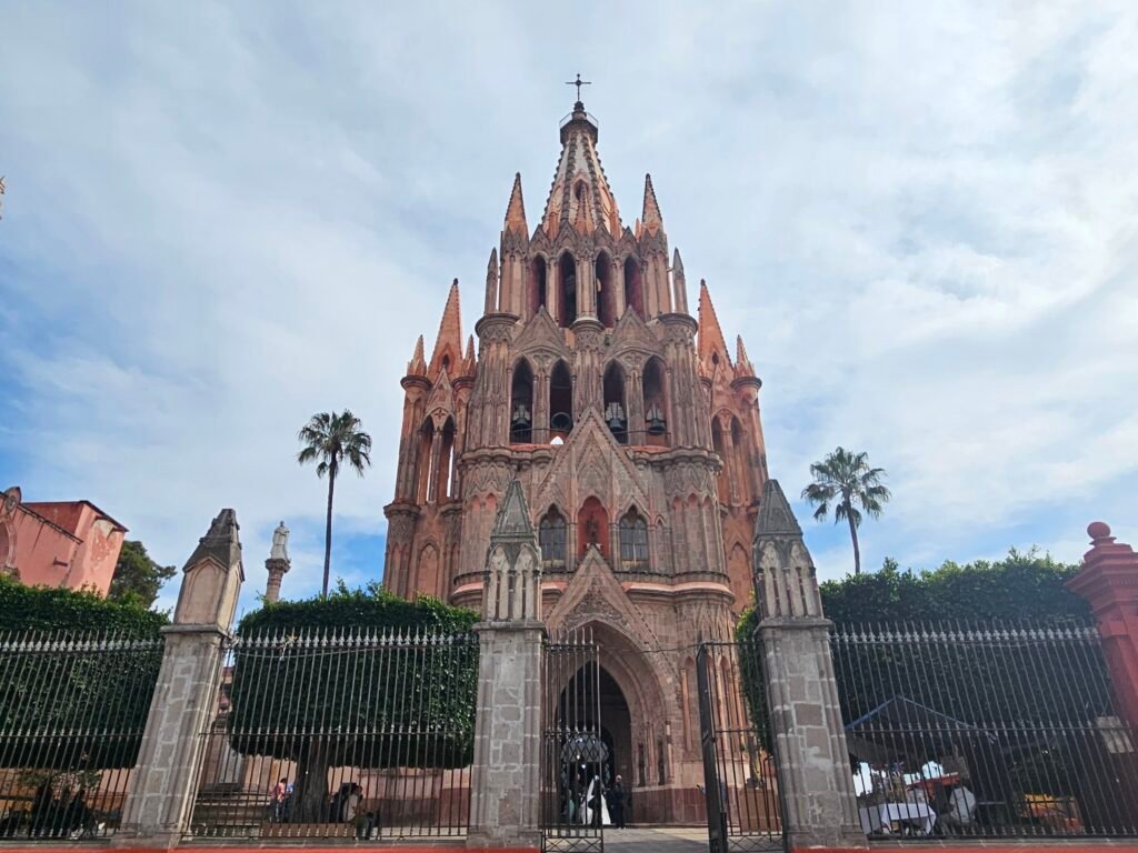 The pink neo-Gothic Parroquia church in San Miguel de Allende, Mexico